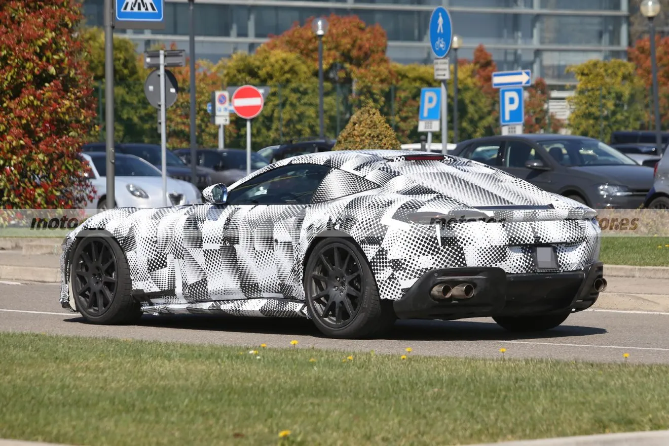 Fotos espía mula Ferrari GT V12 2024