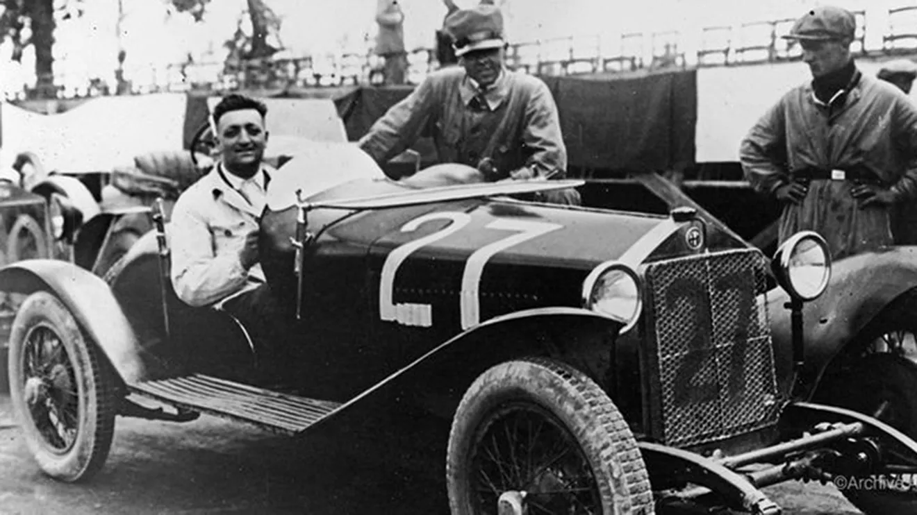 Enzo Ferrari en Módena, en el año 1927