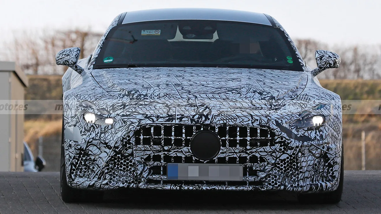 Mercedes-AMG GT 2023 - foto espía frontal