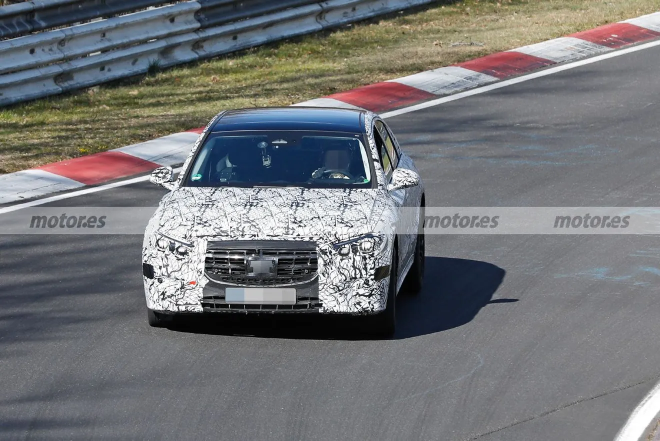 Avistado el nuevo Mercedes Clase E Exclusive 2023 en fotos espía en Nürburgring