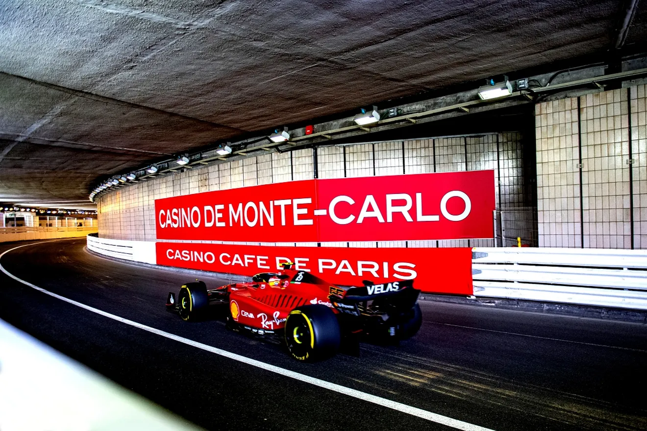 Carlos Sainz pesca primera línea en el caos de la clasificación de Mónaco