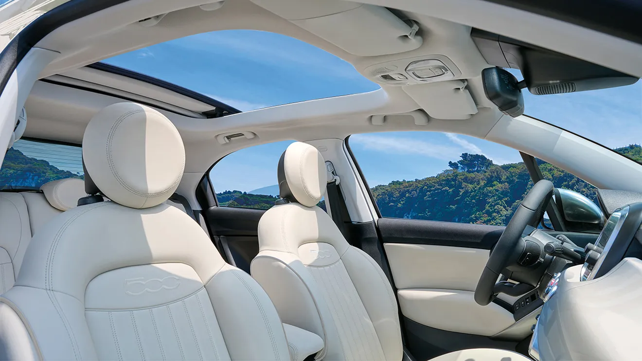 FIAT 500X Dolcevita Hybrid - interior