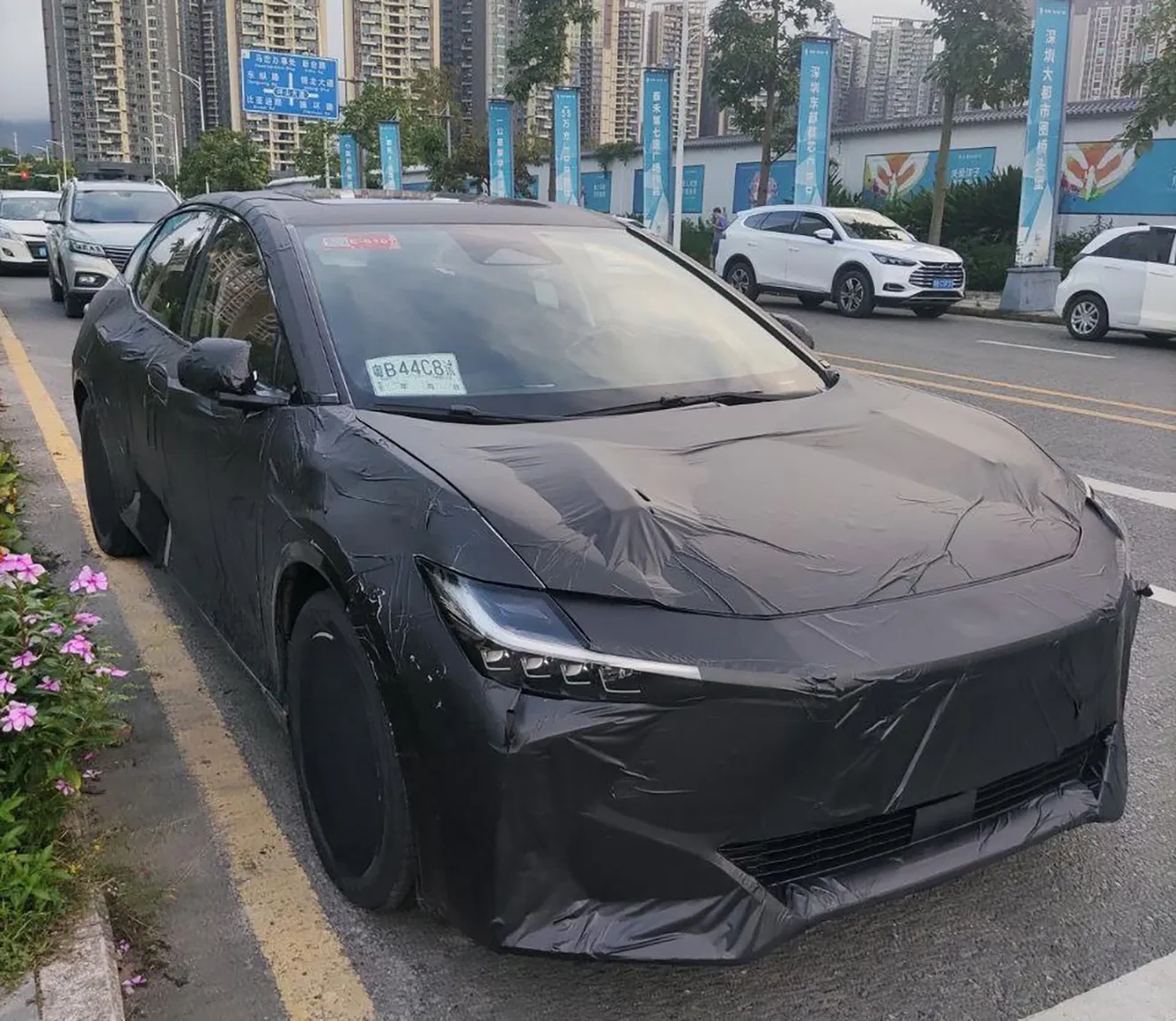 El futuro Toyota bZ3 se deja ver en fotos espía en China