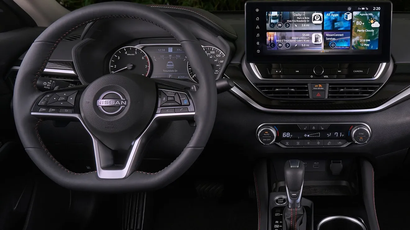 Nissan Altima 2023 - interior