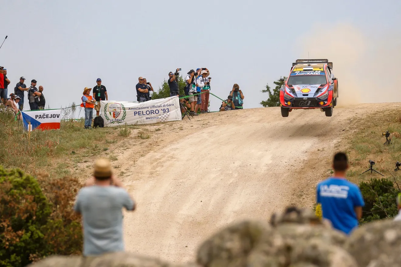 Ott Tänak amplía su ventaja al frente del Rally de Italia-Cerdeña