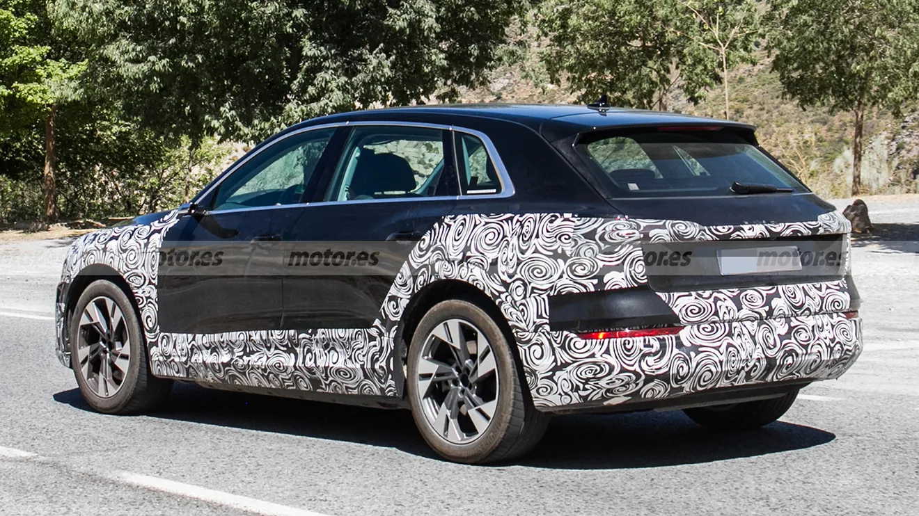 Audi e-tron 2023 - foto espía posterior