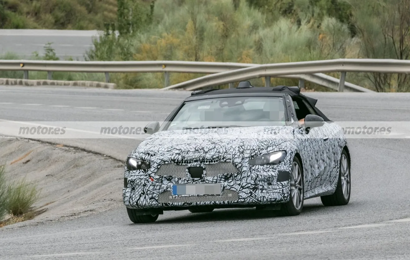 Un prototipo del Mercedes CLE Cabrio 2023 se deja ver en el sur de Europa