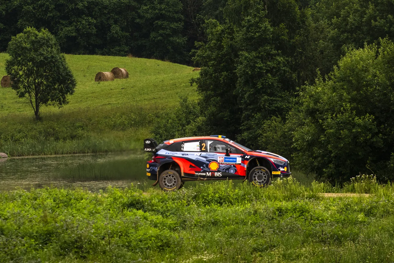 Oliver Solberg repite a bordo del tercer Hyundai en el Ypres Rally