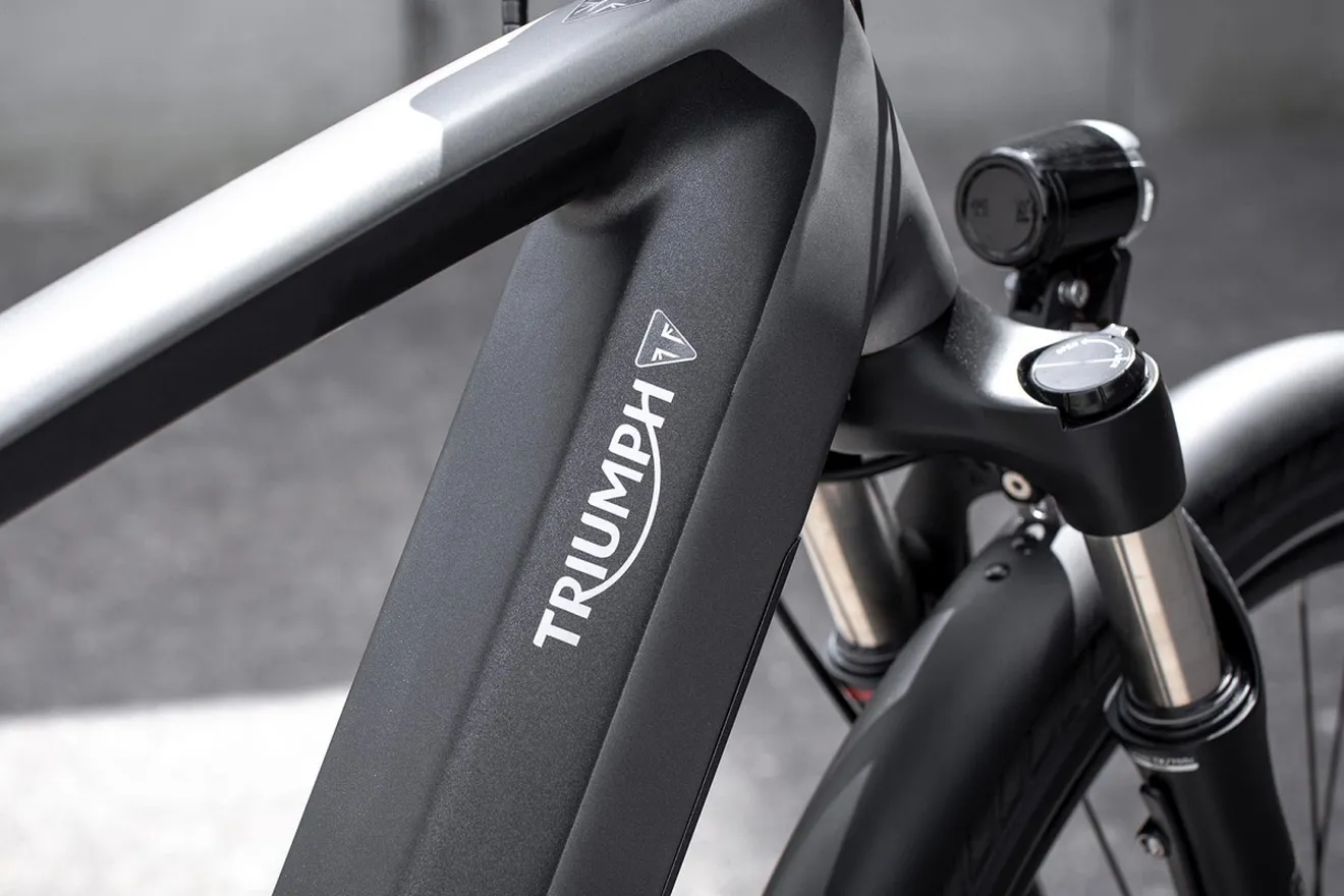 La primera dos ruedas eléctrica de Triumph no es una moto, sino esta elegante bici