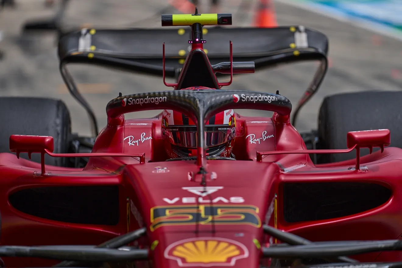 La carrera de Sainz termina con su Ferrari incendiado: «Me he tenido que tirar»