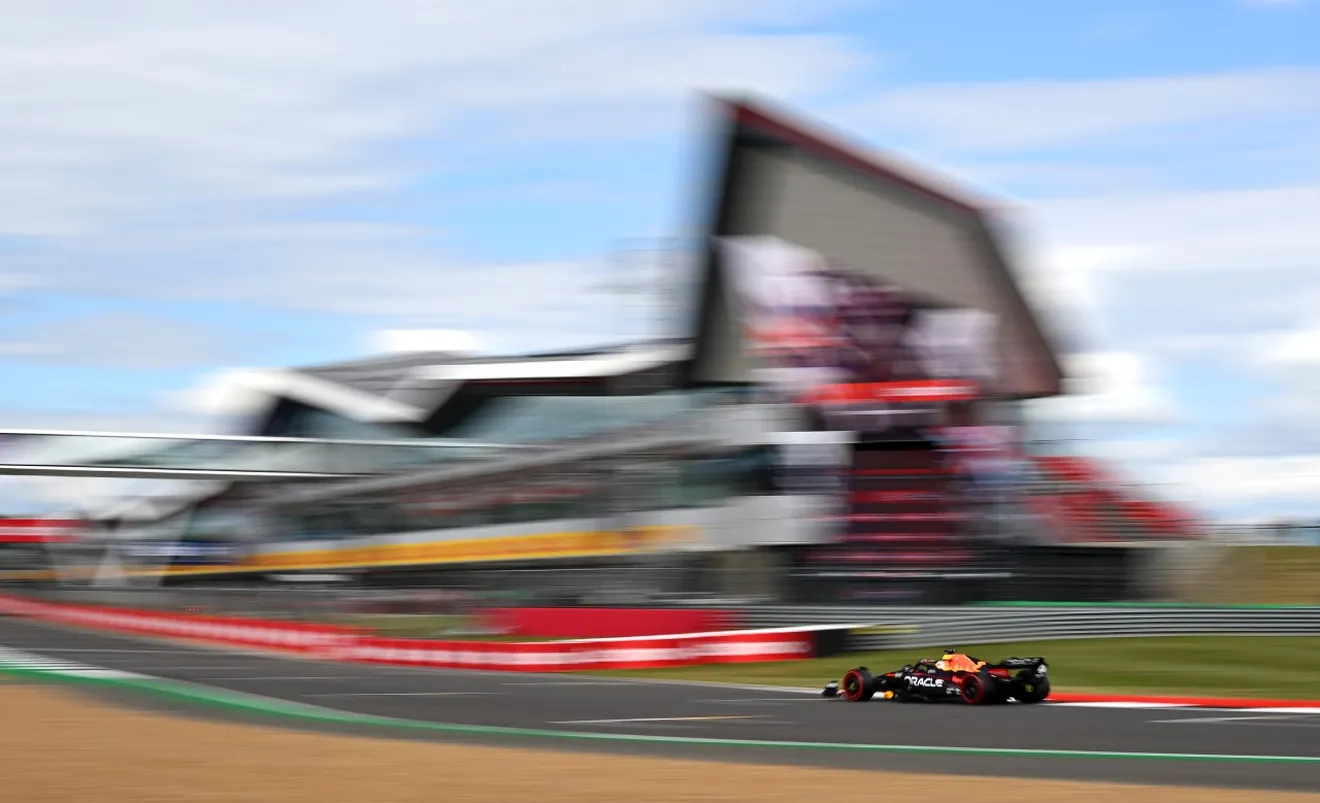 Verstappen manda antes de la clasificación y Mercedes lanza un serio aviso