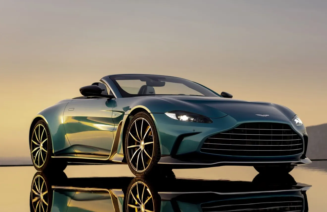 Debuta el exclusivo Aston Martin V12 Vantage Roadster, un descapotable muy salvaje