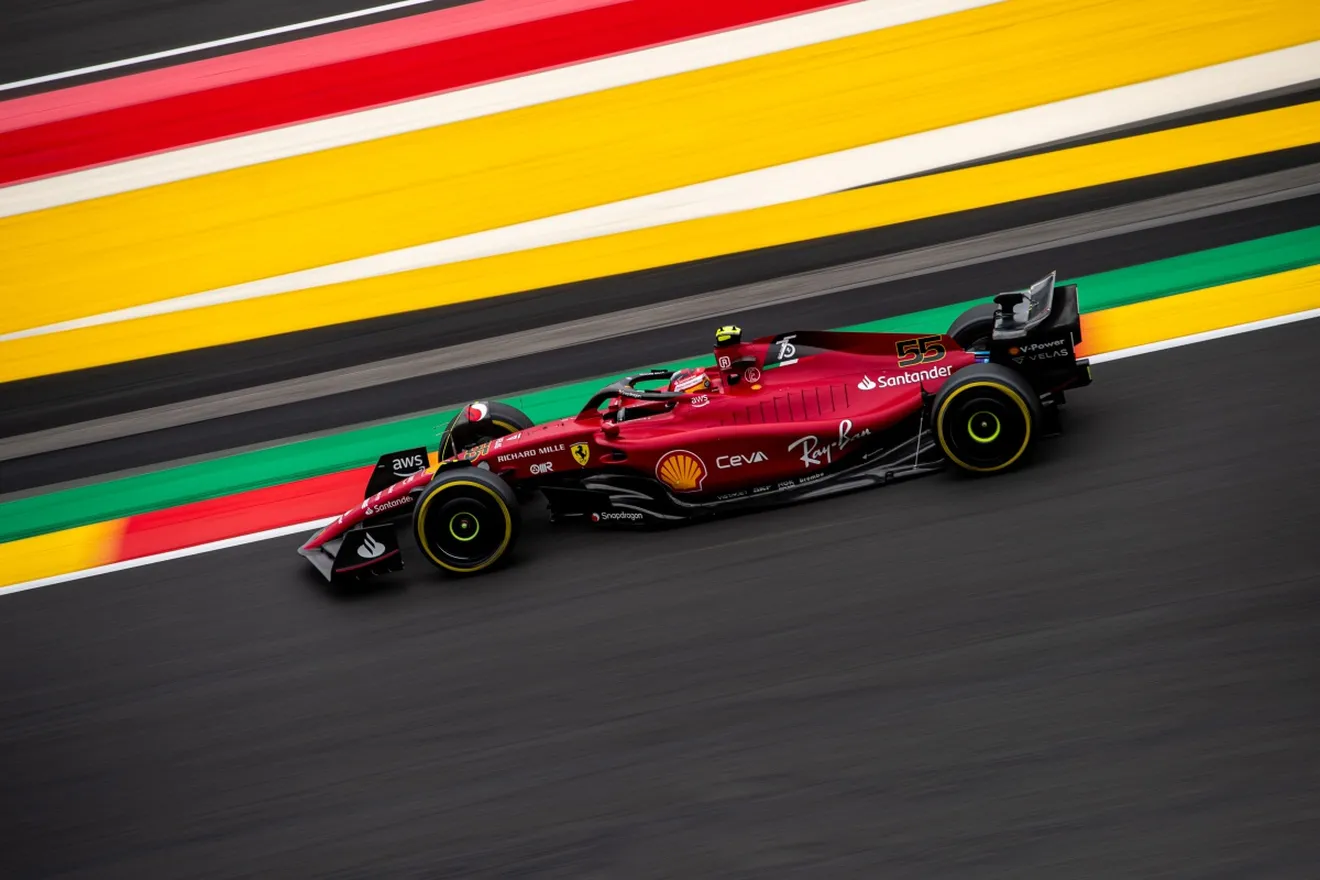 Carlos Sainz volverá a salir primero, esta vez en Spa y con un ritmo de carrera mejorado