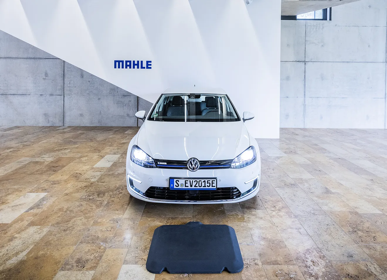 MAHLE y Siemens se lanzan a la carga inductiva para coches eléctricos