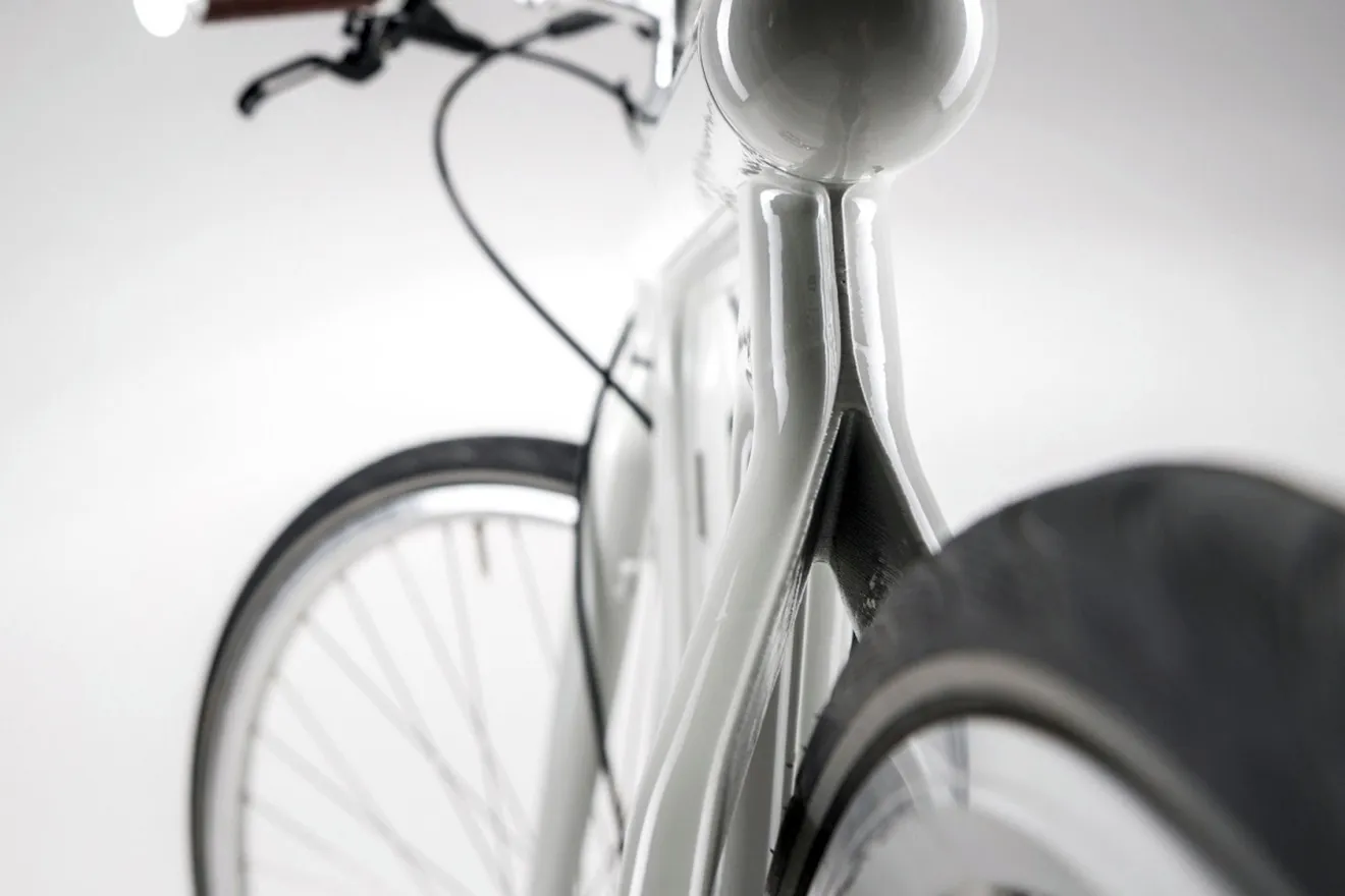Leaos Pressed Bike, una bicicleta eléctrica ligera creada con técnicas de automoción