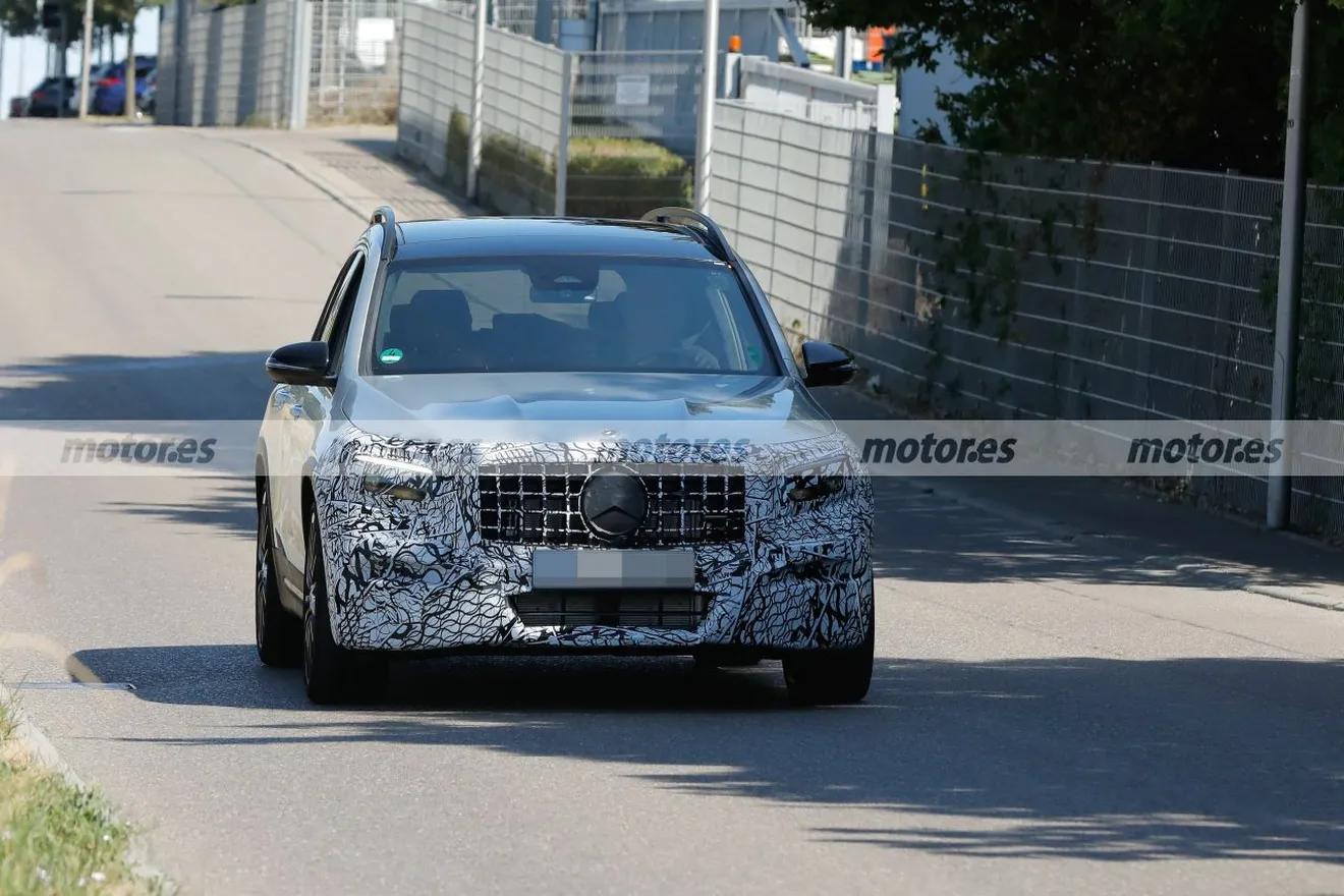 El Mercedes-AMG GLB 35 Facelift recibirá una inyección de potencia y novedades