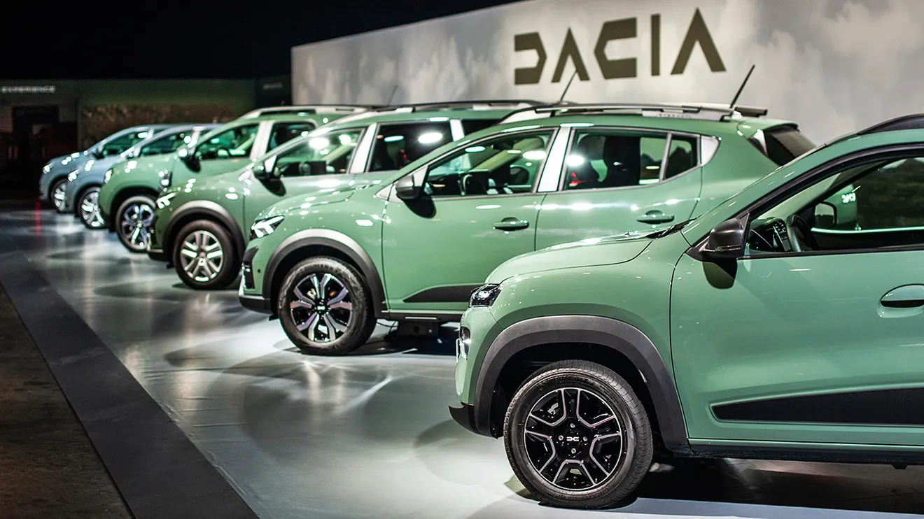 Dacia denuncia que Europa obliga a equipar ayudas a la conducción que no se usan