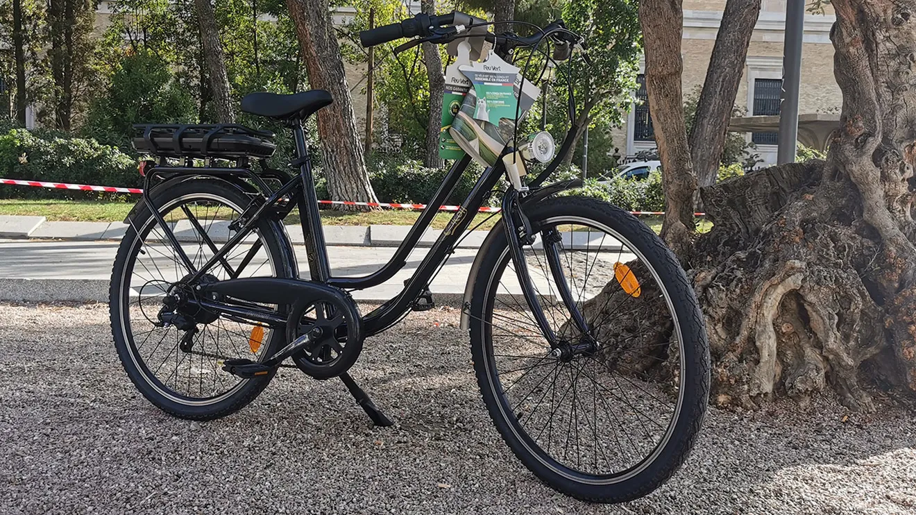 La nueva bicicleta eléctrica E-Roll 50 de Feu Vert vale menos de 700 euros y tiene 50 km de autonomía