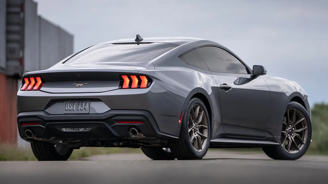Ford Mustang 2024 - posterior