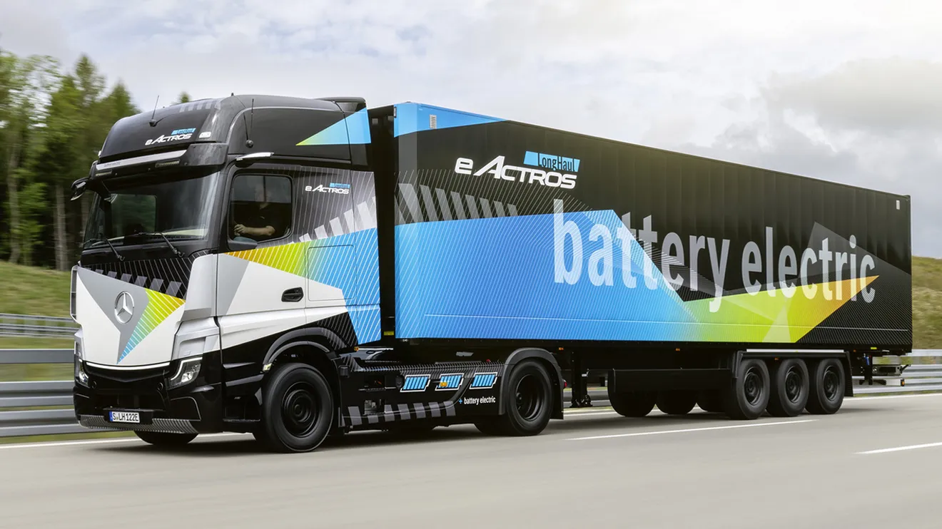Mercedes presenta un camión eléctrico con tres baterías y más de 500 km de autonomía
