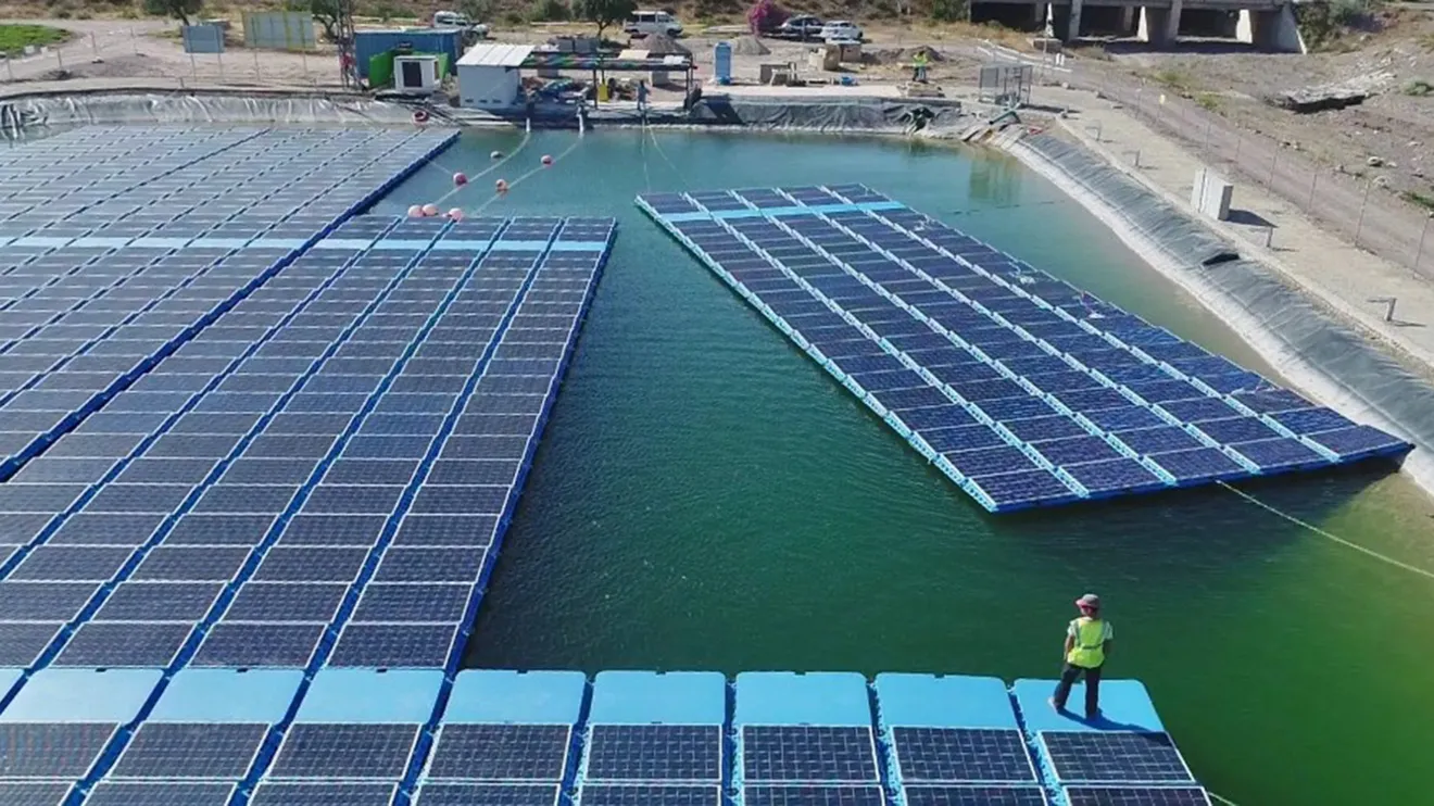 Las plantas fotovoltaicas flotantes marcarán la diferencia para luchar contra la sequía en España