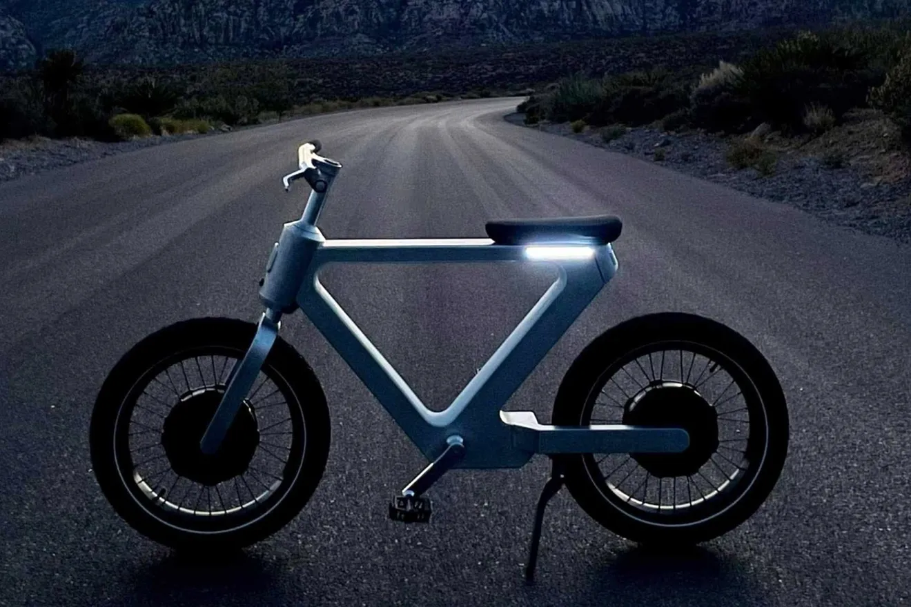 La bici eléctrica que conduce sola se llama Weel EV-B y en ella nada parece tener sentido