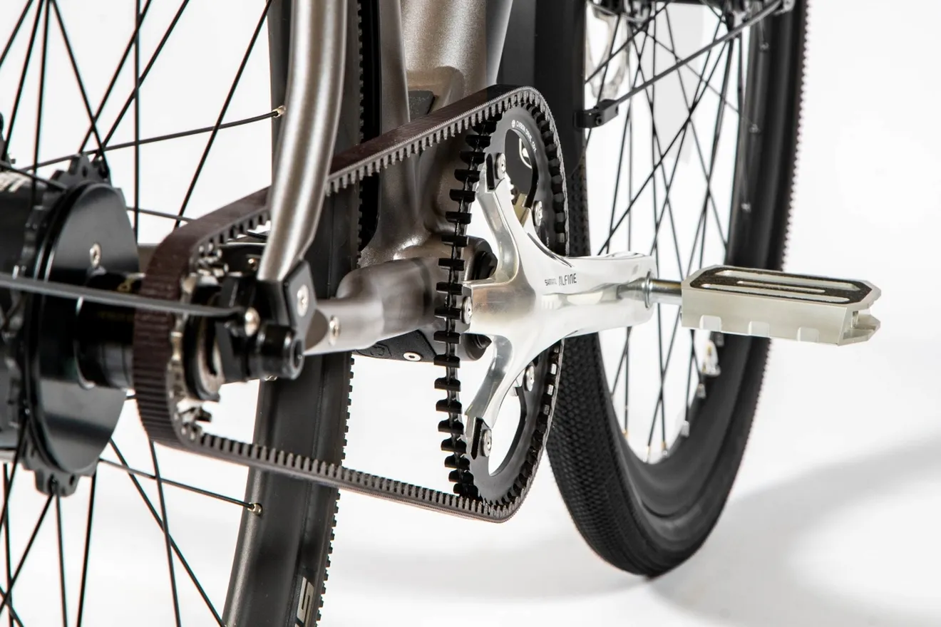 Desiknio ha creado una bici eléctrica ligera, vintage y tecnológica que rebosa clase