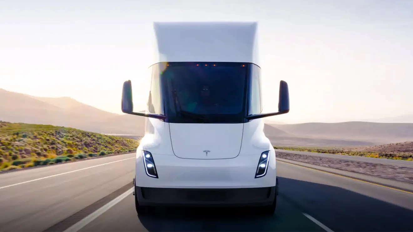 Las entregas del camión eléctrico de Tesla se iniciarán antes de que termine el año