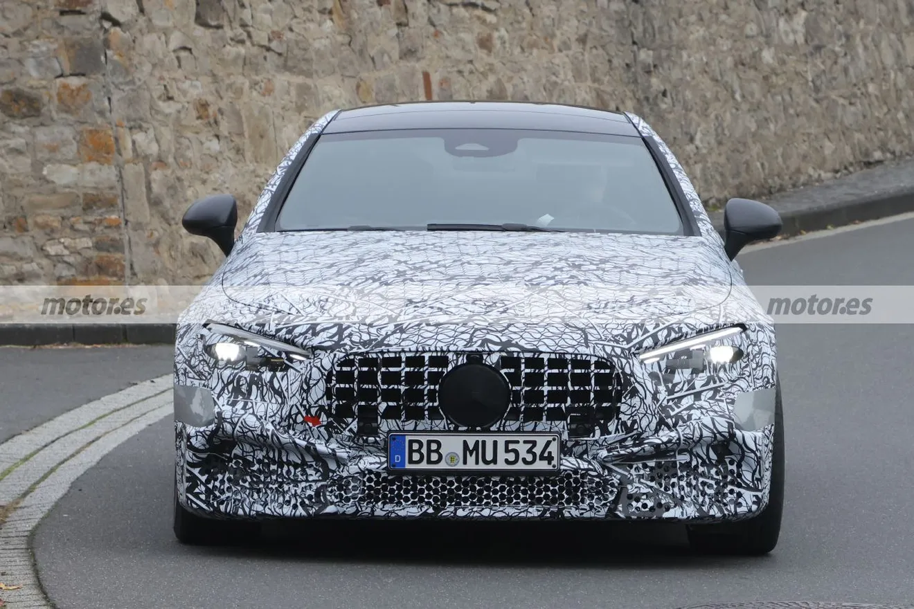 El nuevo Mercedes-AMG CLE 53 Coupé 2024 destila deportividad en sus primeras fotos espía