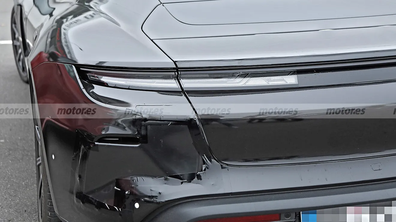 Porsche Taycan 2024 - foto espía posterior
