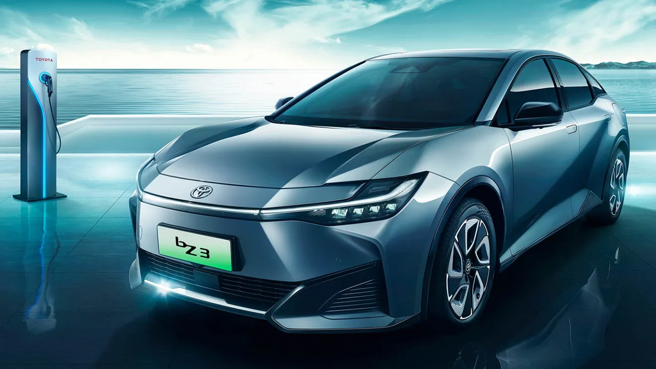 Toyota presenta el nuevo bZ3, un sedán eléctrico con tecnología de BYD y más de 600 km de autonomía