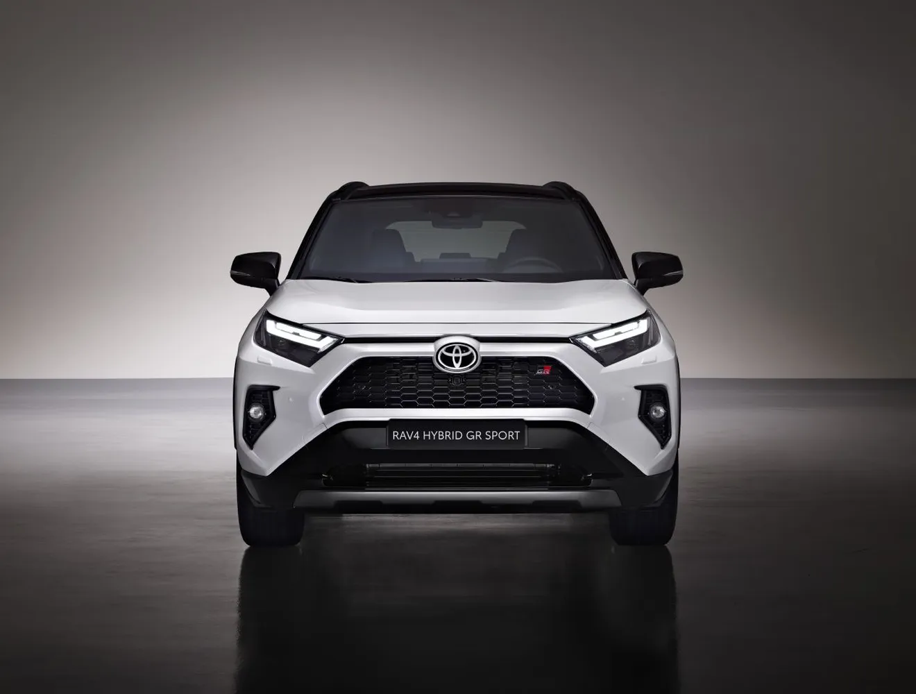 Nuevo Toyota RAV4 GR SPORT, el SUV suma más deportividad con un tratamiento cosmético