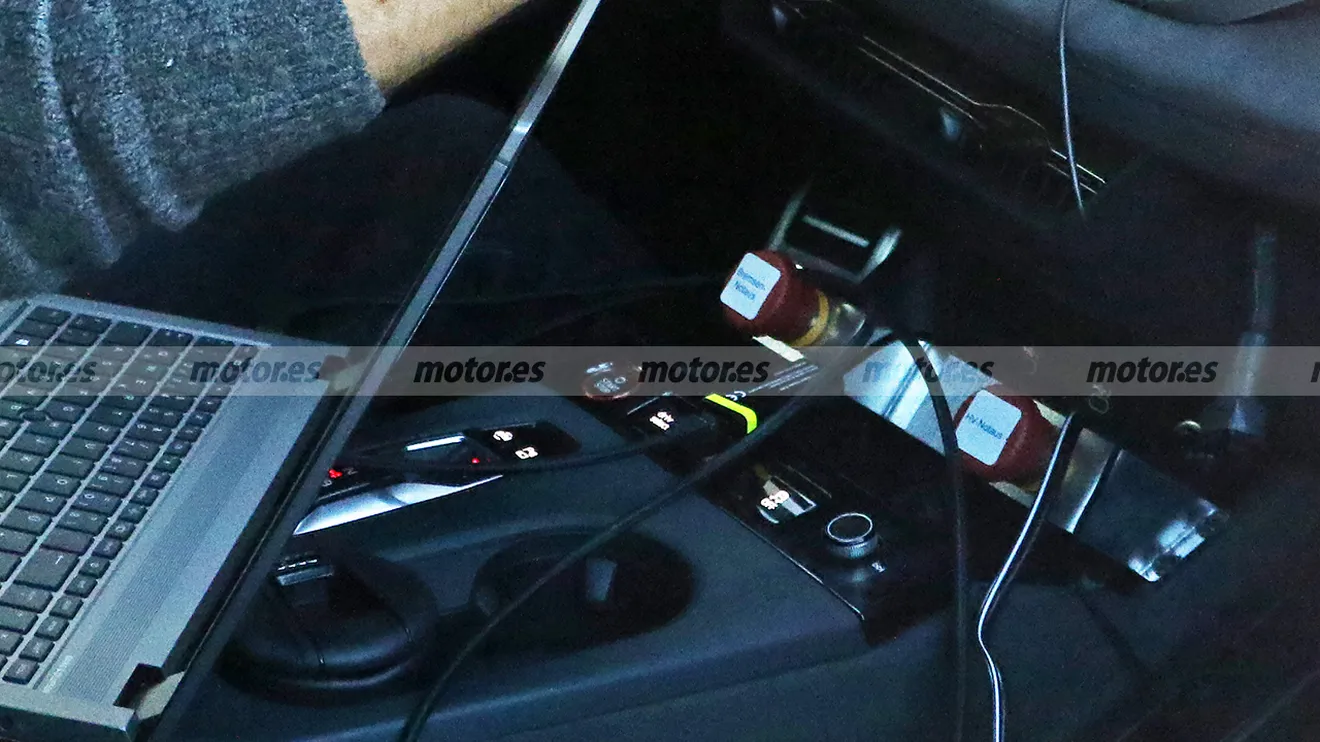 Audi Q6 e-tron - foto espía interior