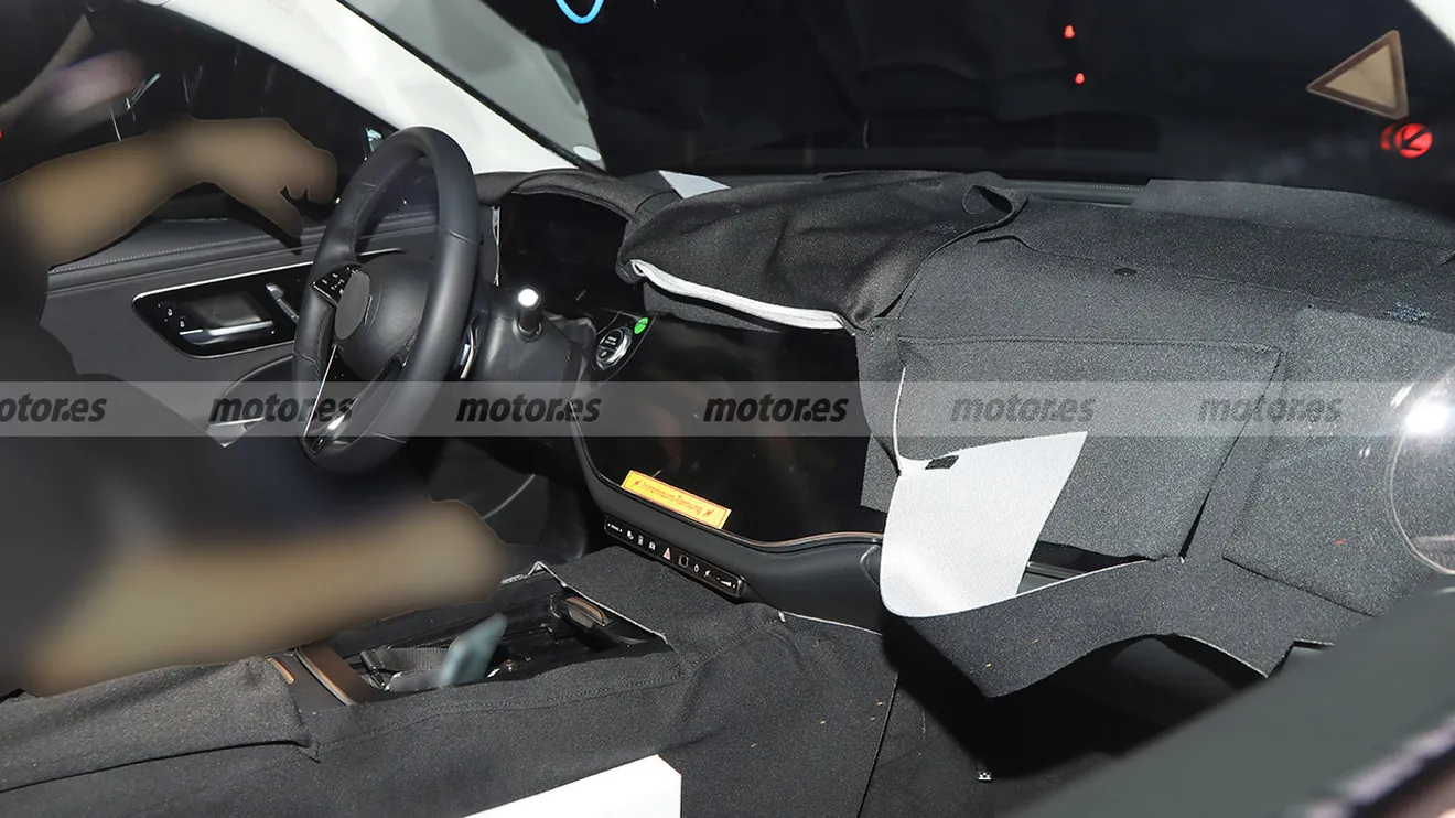 Mercedes Clase E 2023 - foto espía interior