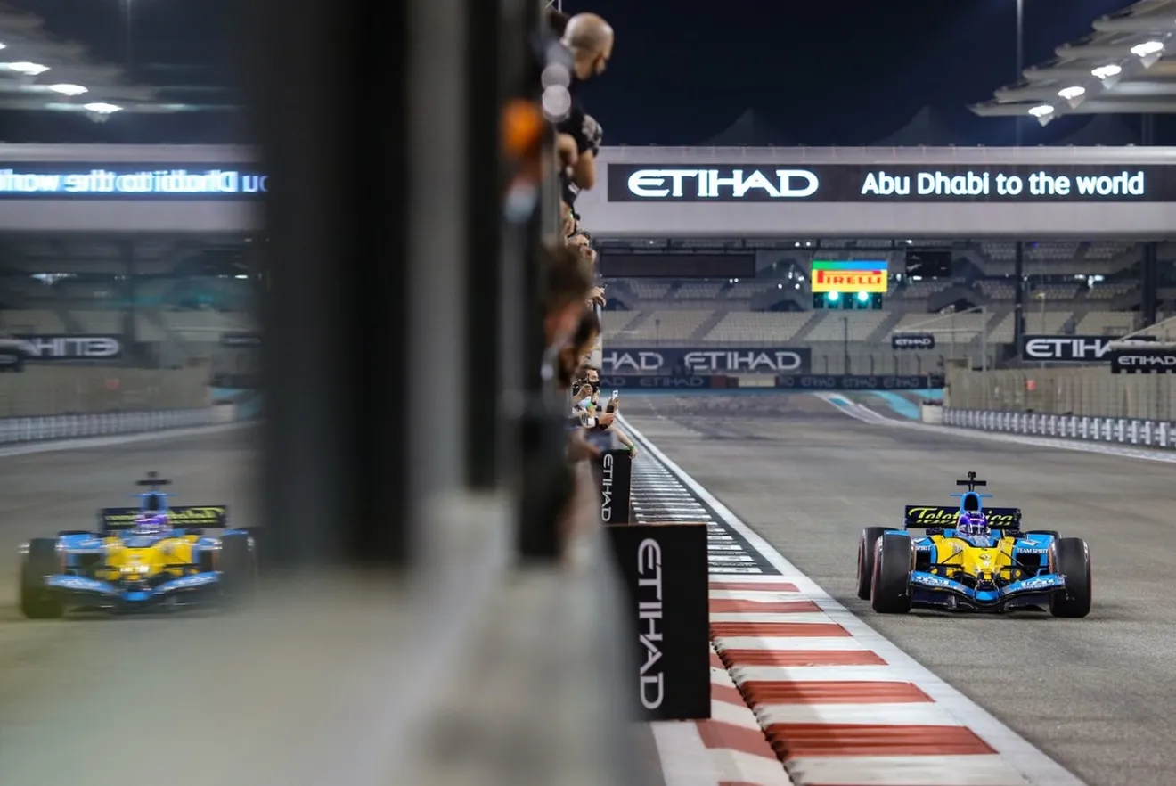La preocupación que inquietaba a Fernando Alonso antes de la famosa exhibición con el Renault R25 en Abu Dhabi