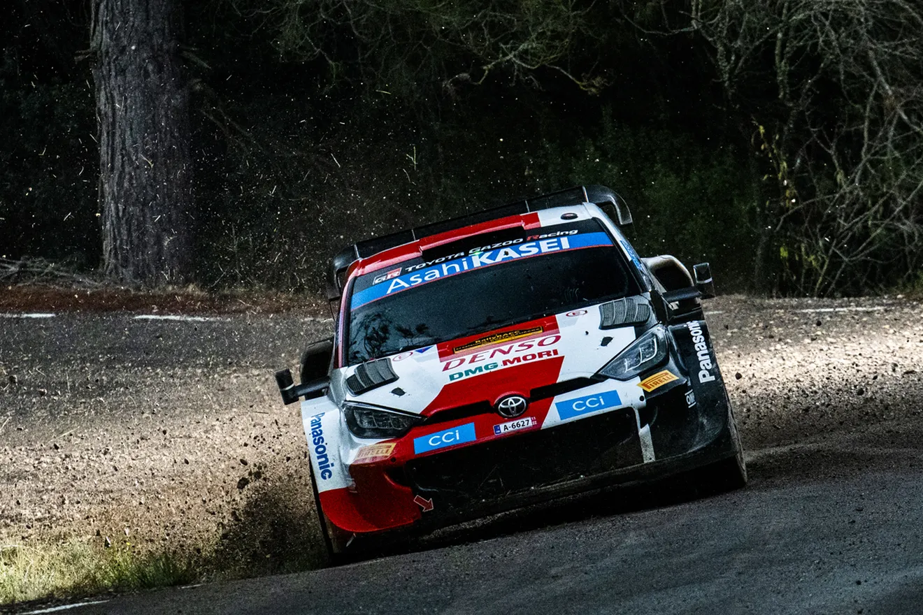 Toyota celebra su exitosa temporada en el WRC en los tramos del Rally de Japón