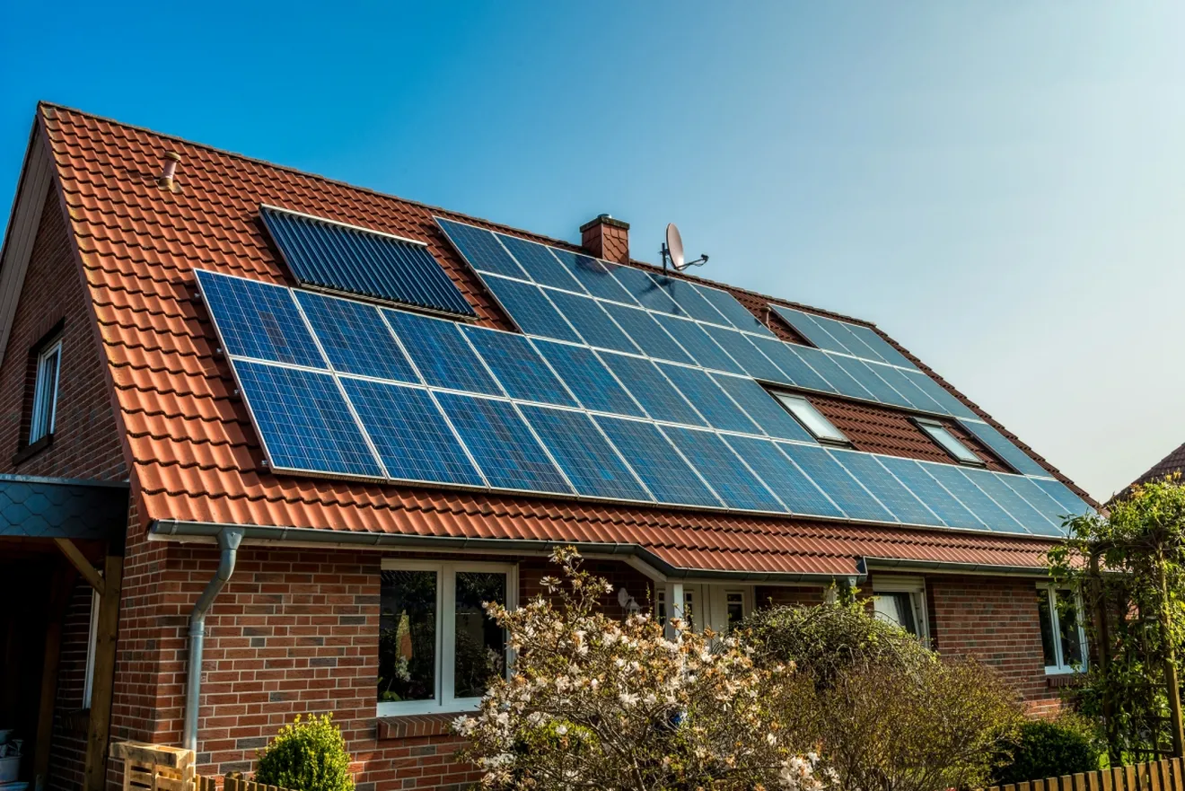 Las 4 claves para saber si deberías instalar paneles solares en tu casa