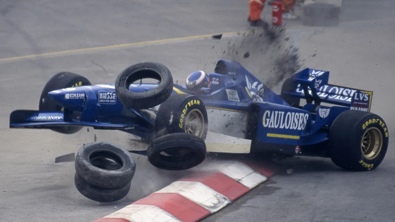 El accidente de Olivier Panis en 1996 con el Ligier