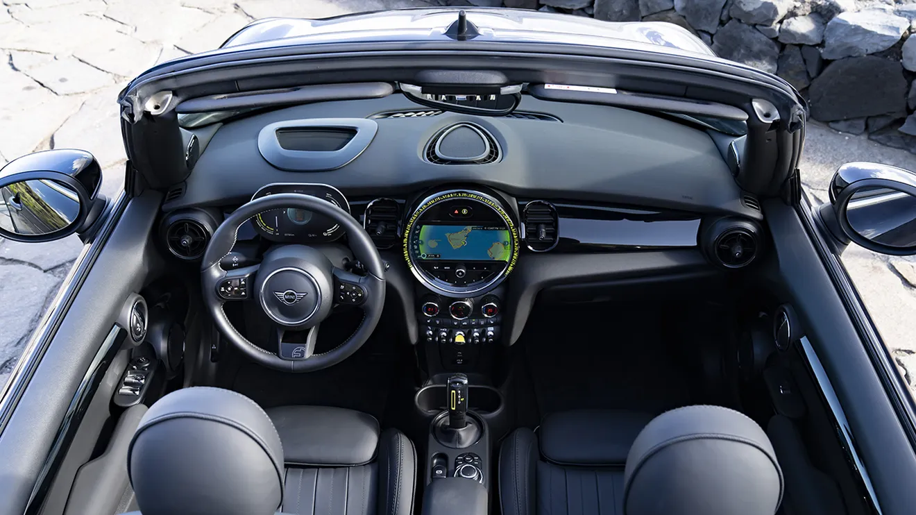 MINI Cooper SE Cabrio - interior
