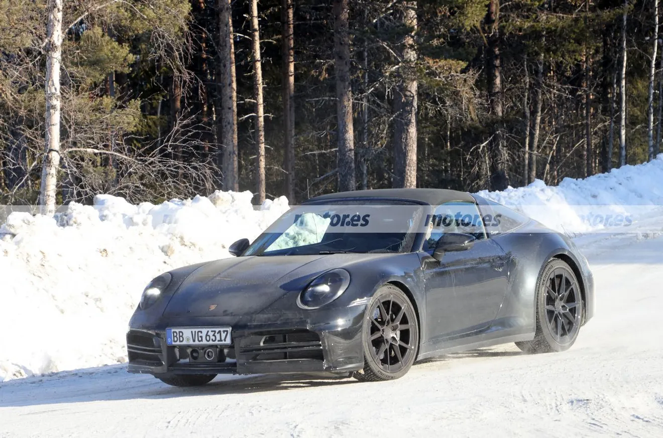 El Porsche 911 Targa Facelift 2024 se deja ver en nuevas fotos espía con importantes novedades