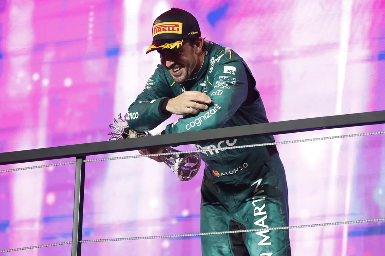 Fernando Alonso, un líder al que sus mecánicos cantan en cada podio: «Trabaja desde temprano, da ejemplo en todo momento»