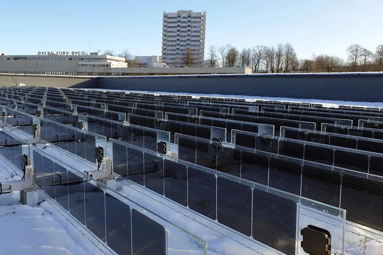Un estudio demuestra que los paneles solares verticales son un 30 % más eficaces que los convencionales