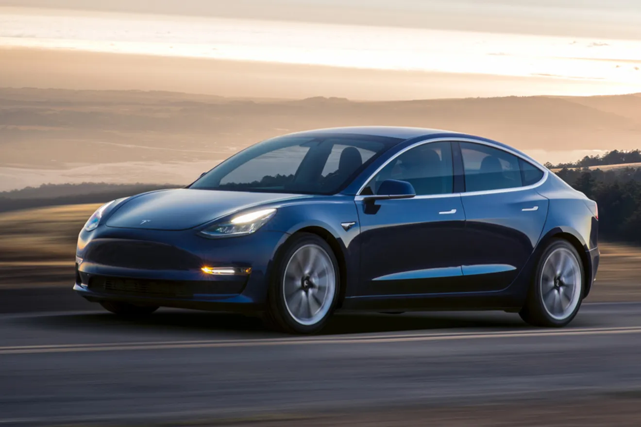 El Tesla Model 3 estrenará una versión de casi 700 km de autonomía para clientes de empresas en Alemania