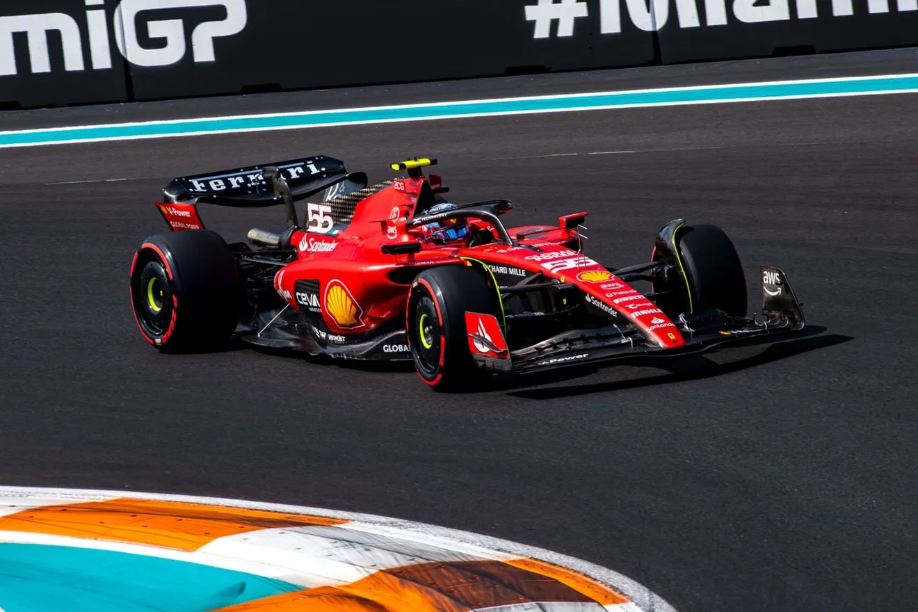 Carlos Sainz se lo imaginaba de otra forma: por qué el de Ferrari no disfruta de sus duelos con Fernando Alonso