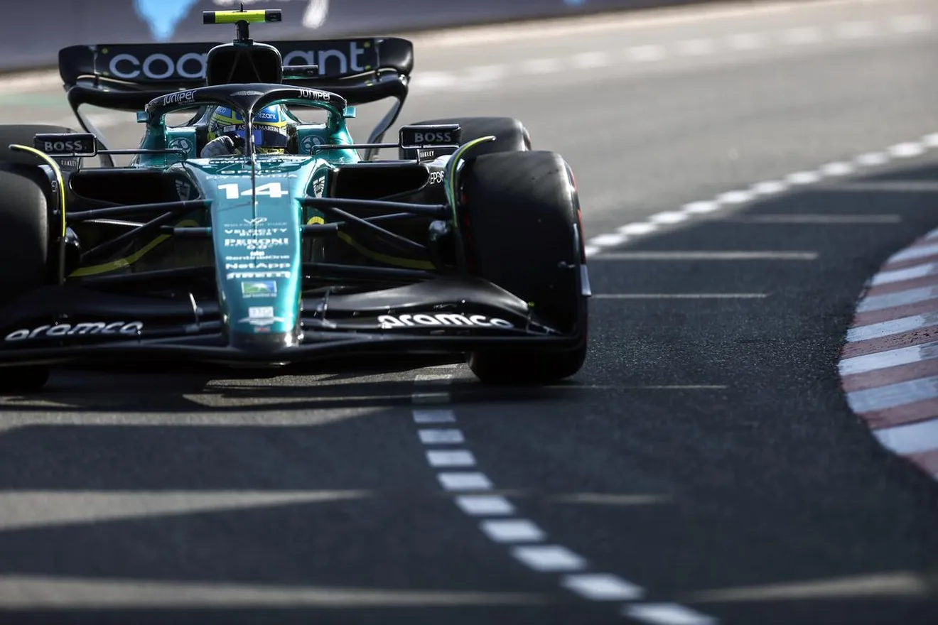 Fernando Alonso mantiene altas sus expectativas para la clasificación tras un buen viernes: «El coche es fácil de pilotar»