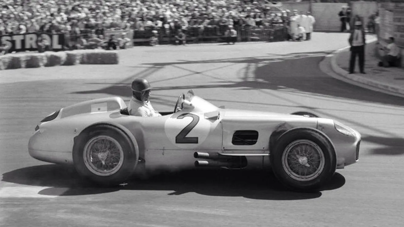 Juan Manuel Fangio saliendo de la curva del Gasómetro