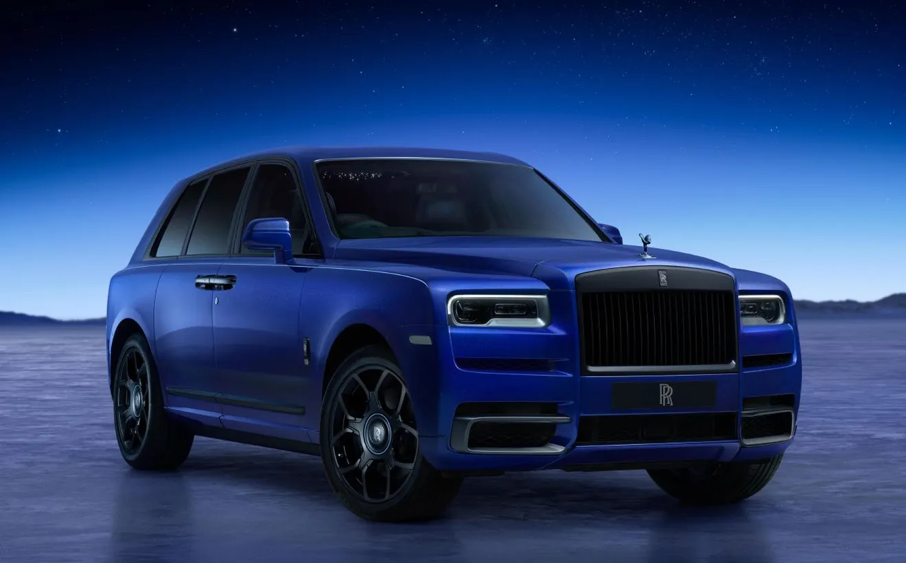 El Rolls-Royce Cullinan Black Badge Blue Shadow fusiona lujo y deportividad en 62 unidades que ya han volado