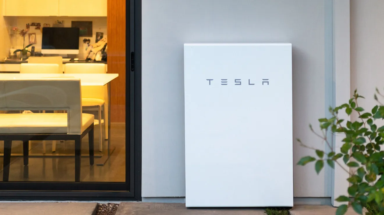 Tesla Powerwall llega a España con el objetivo de revolucionar el almacenamiento de energía solar