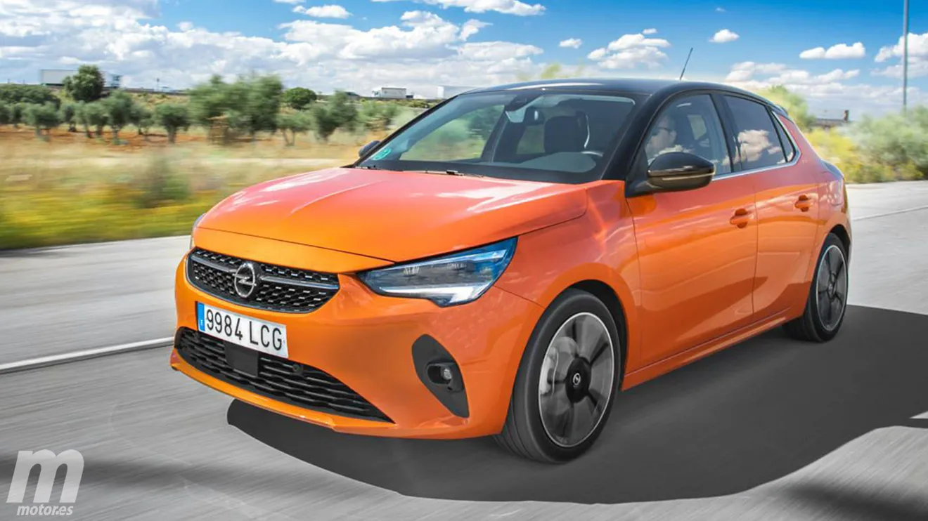 Alemania - Abril 2023: El Opel Corsa se impone en territorio Volkswagen