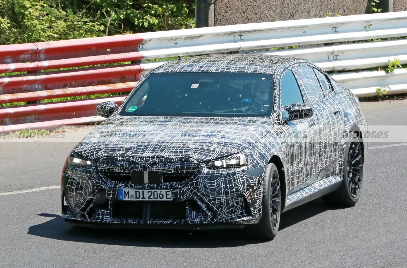 El nuevo BMW M5 PHEV vuelve a sus pruebas en Nürburgring más agresivo y con hambre de prestaciones
